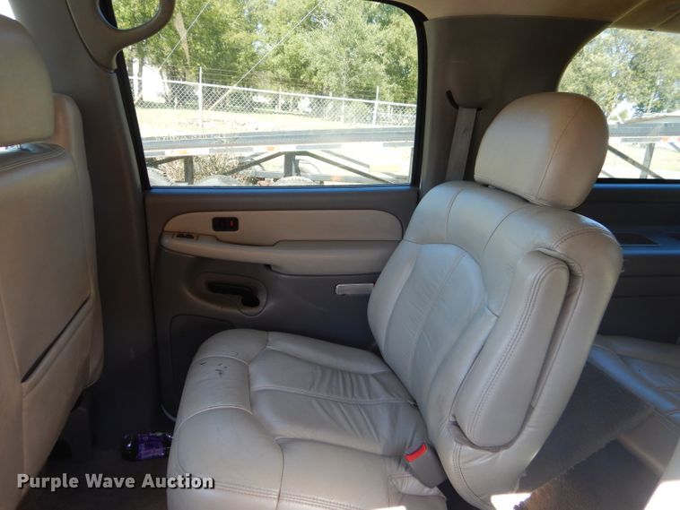 image for item EY9438 2001 Chevrolet Suburban 1500 SUV