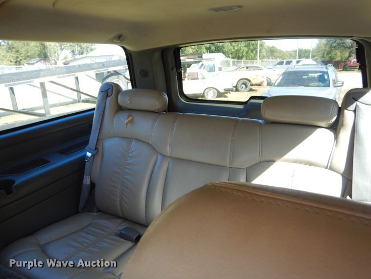 image for item EY9438 2001 Chevrolet Suburban 1500 SUV