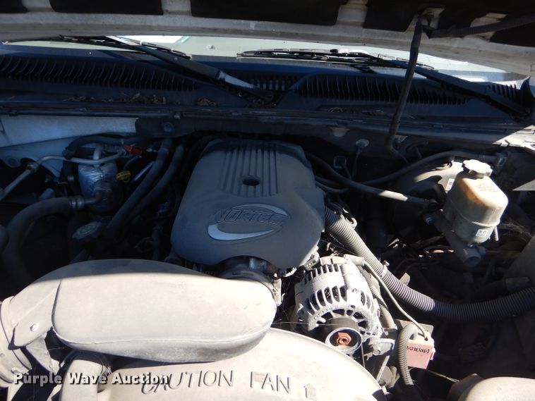 image for item EY9438 2001 Chevrolet Suburban 1500 SUV