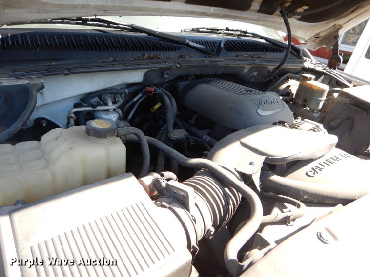 image for item EY9438 2001 Chevrolet Suburban 1500 SUV