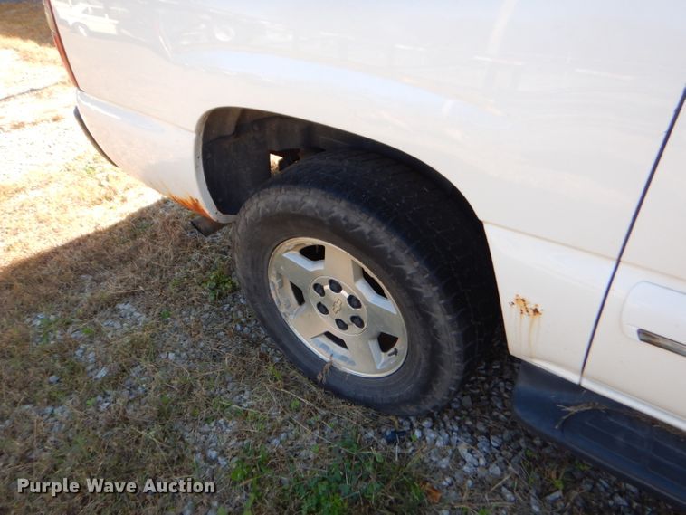 image for item EY9438 2001 Chevrolet Suburban 1500 SUV