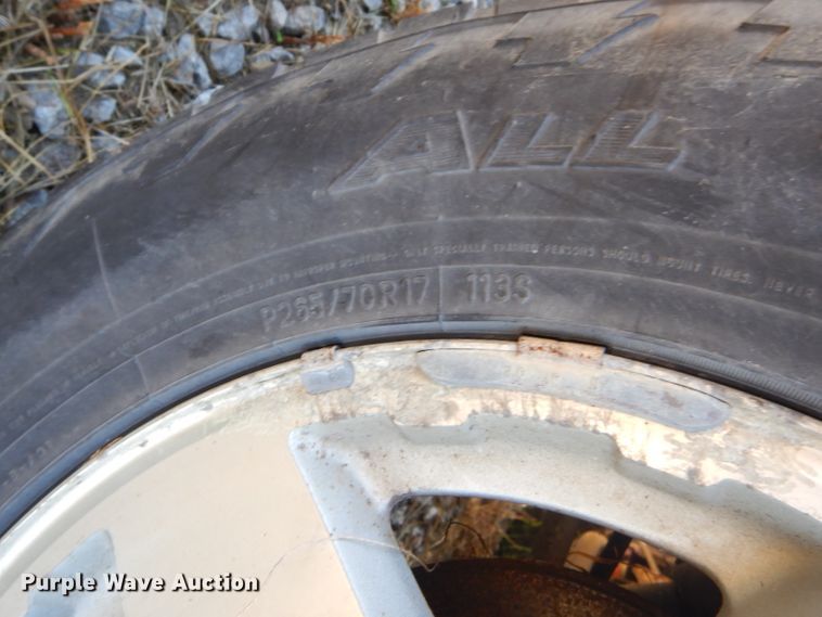 image for item EY9438 2001 Chevrolet Suburban 1500 SUV