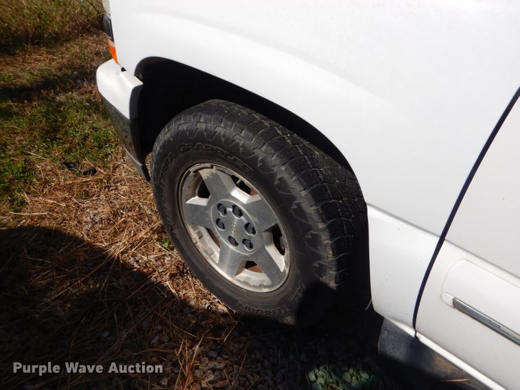 image for item EY9438 2001 Chevrolet Suburban 1500 SUV