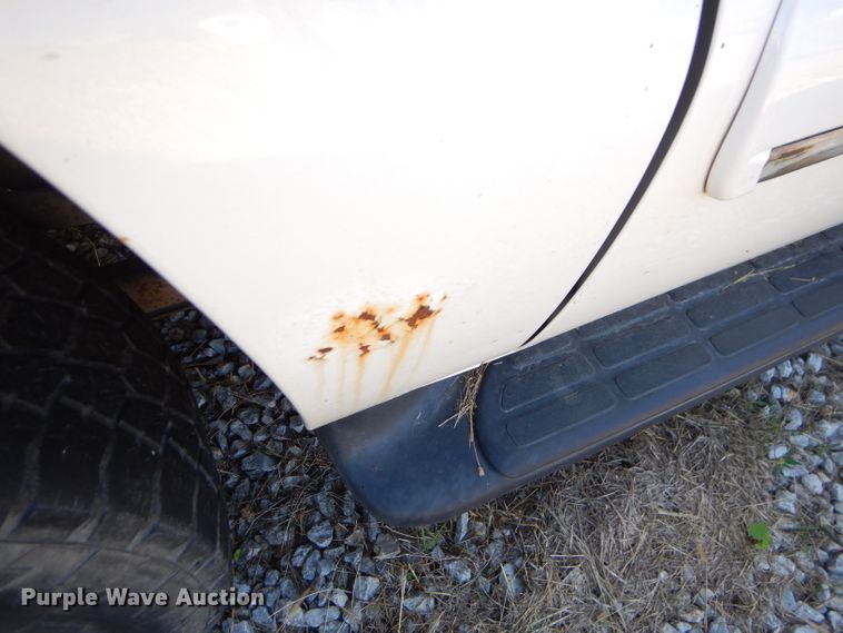 image for item EY9438 2001 Chevrolet Suburban 1500 SUV