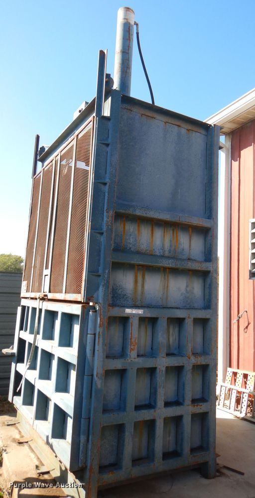 image for item EY9451 McClain Ez-Pack baler