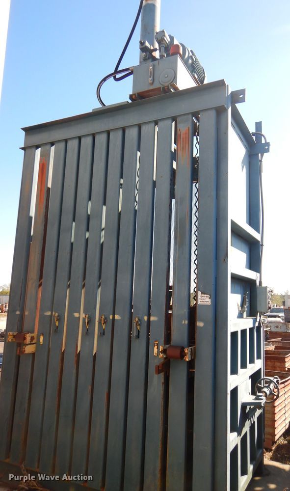 image for item EY9451 McClain Ez-Pack baler