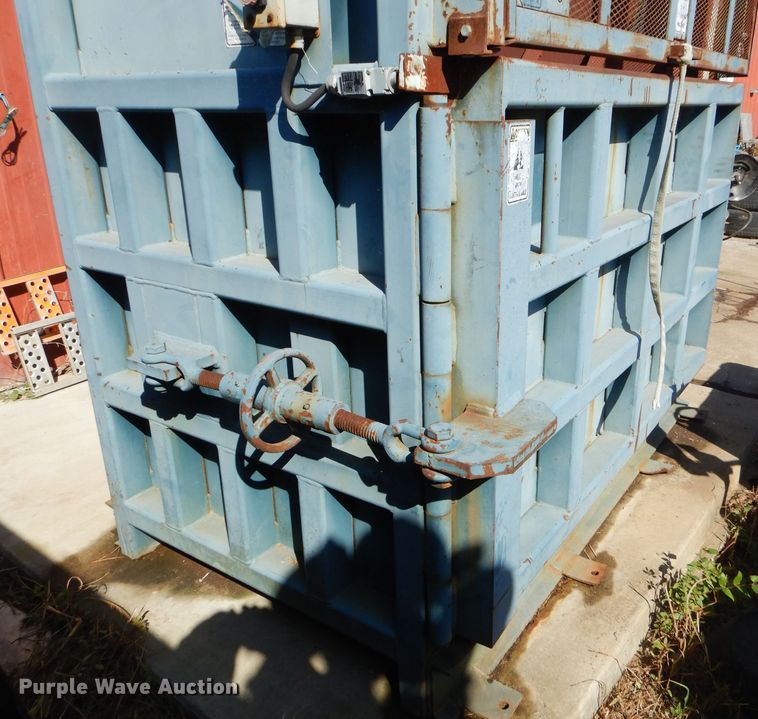 image for item EY9451 McClain Ez-Pack baler