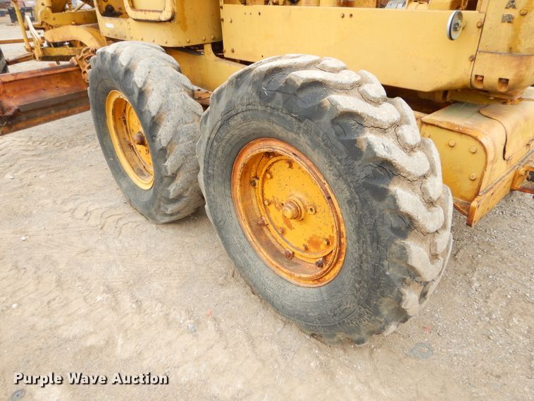 image for item EY9465 Caterpillar 8 rigid frame motor grader