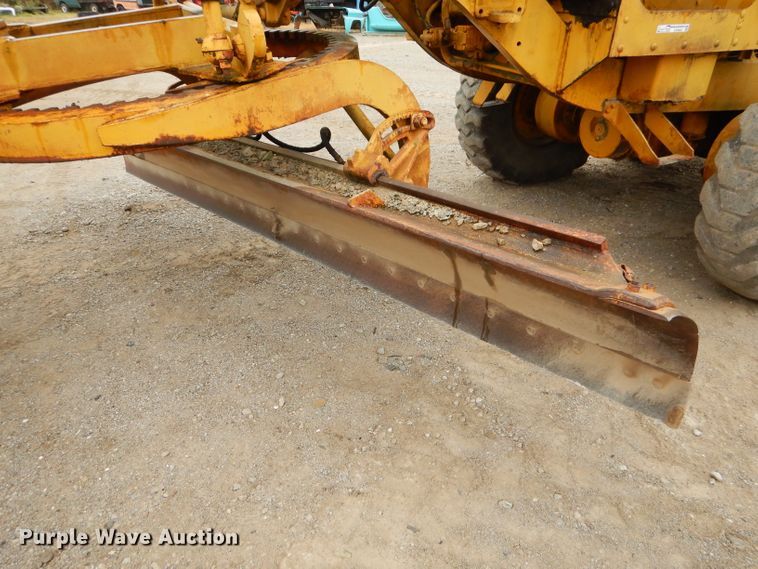 image for item EY9465 Caterpillar 8 rigid frame motor grader