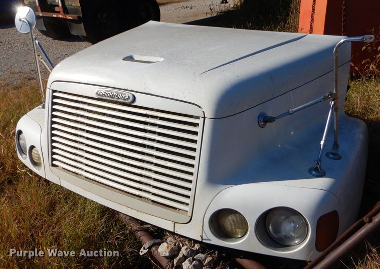 image for item EY9472 Freightliner hood