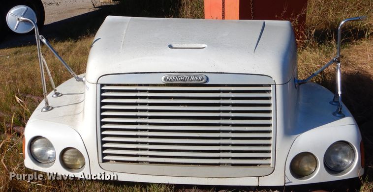 image for item EY9472 Freightliner hood