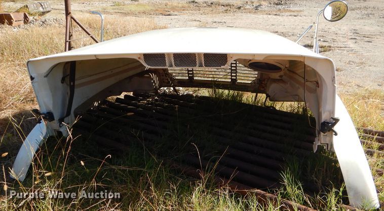 image for item EY9472 Freightliner hood