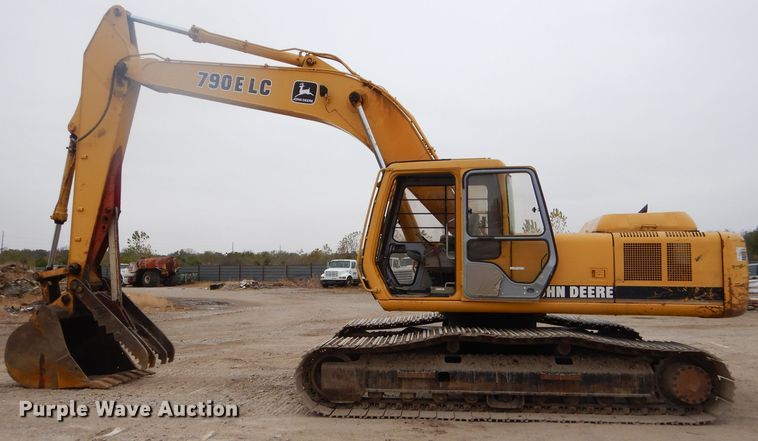image for item EY9474 1997 John Deere 790E LC excavator