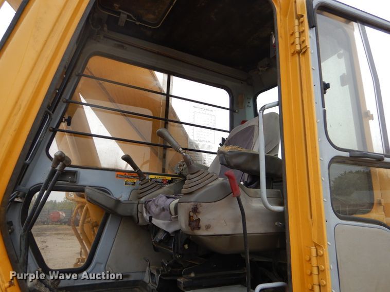 image for item EY9474 1997 John Deere 790E LC excavator