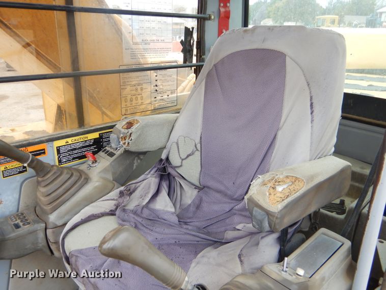 image for item EY9474 1997 John Deere 790E LC excavator