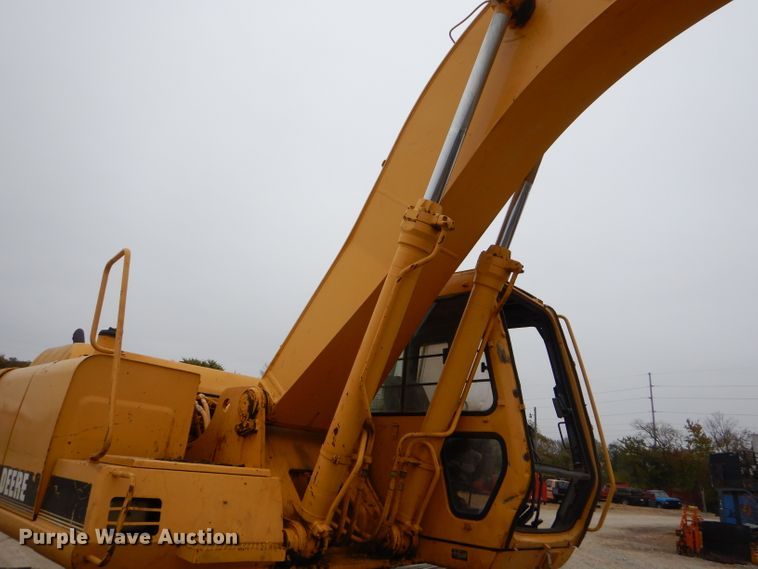 image for item EY9474 1997 John Deere 790E LC excavator