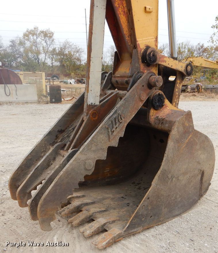 image for item EY9474 1997 John Deere 790E LC excavator