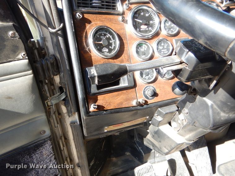 image for item EY9489 1994 Peterbilt 378 semi truck