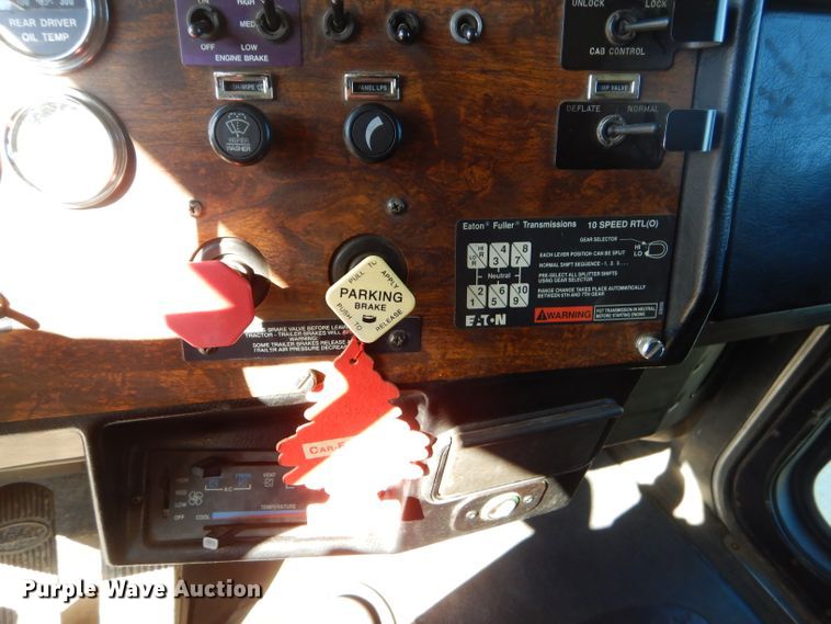 image for item EY9489 1994 Peterbilt 378 semi truck