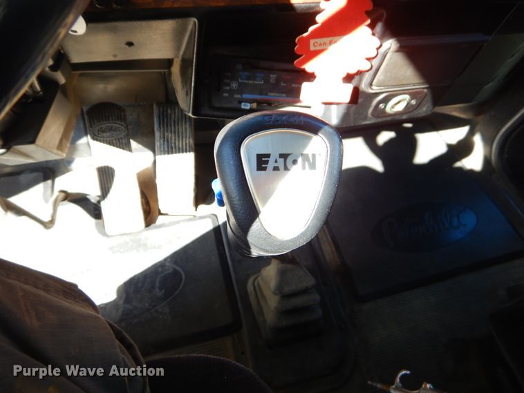 image for item EY9489 1994 Peterbilt 378 semi truck