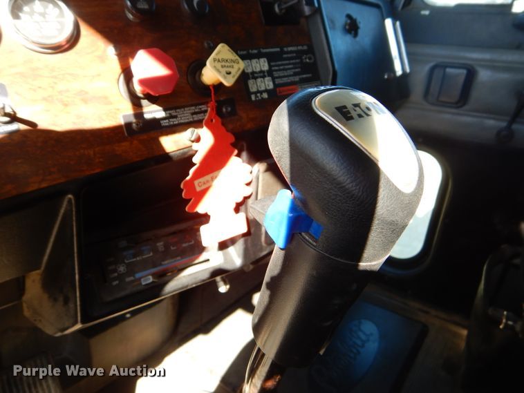 image for item EY9489 1994 Peterbilt 378 semi truck