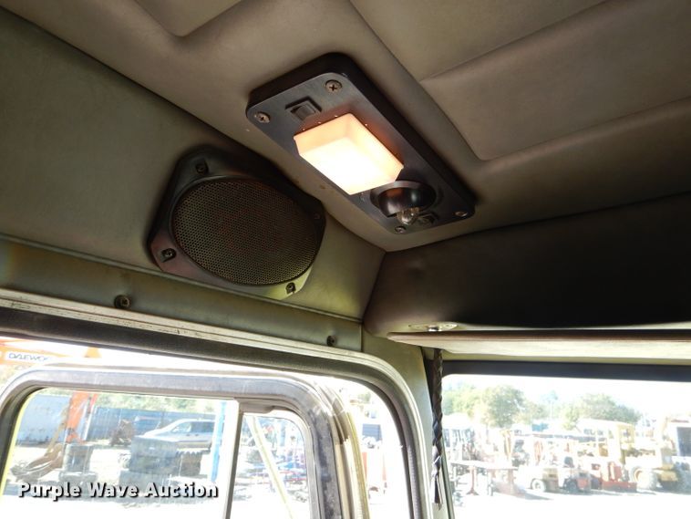 image for item EY9489 1994 Peterbilt 378 semi truck