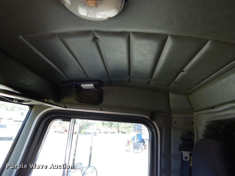 image for item EY9489 1994 Peterbilt 378 semi truck