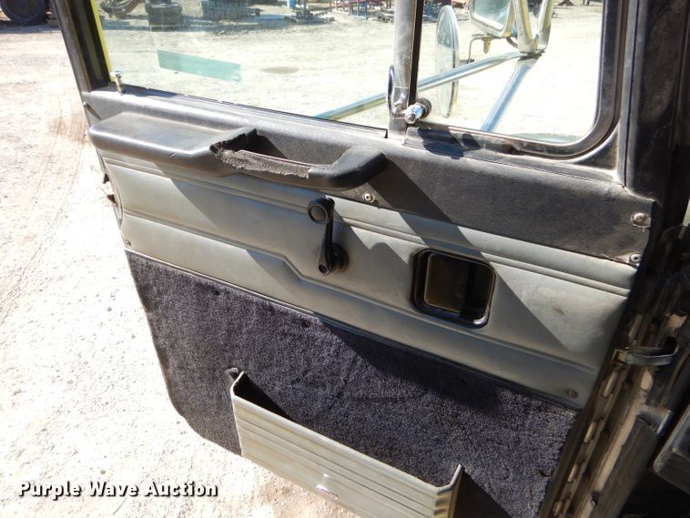 image for item EY9489 1994 Peterbilt 378 semi truck