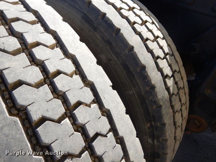 image for item EY9489 1994 Peterbilt 378 semi truck