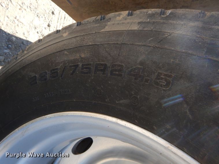 image for item EY9489 1994 Peterbilt 378 semi truck