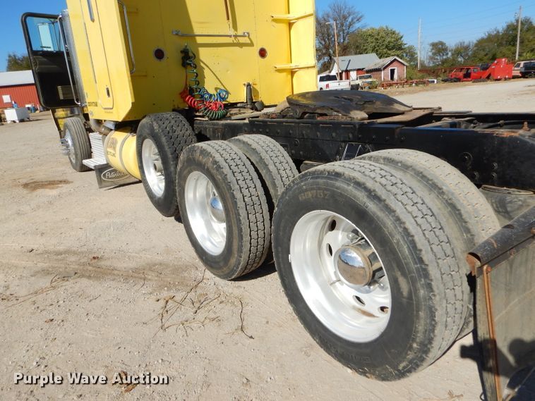 image for item EY9489 1994 Peterbilt 378 semi truck