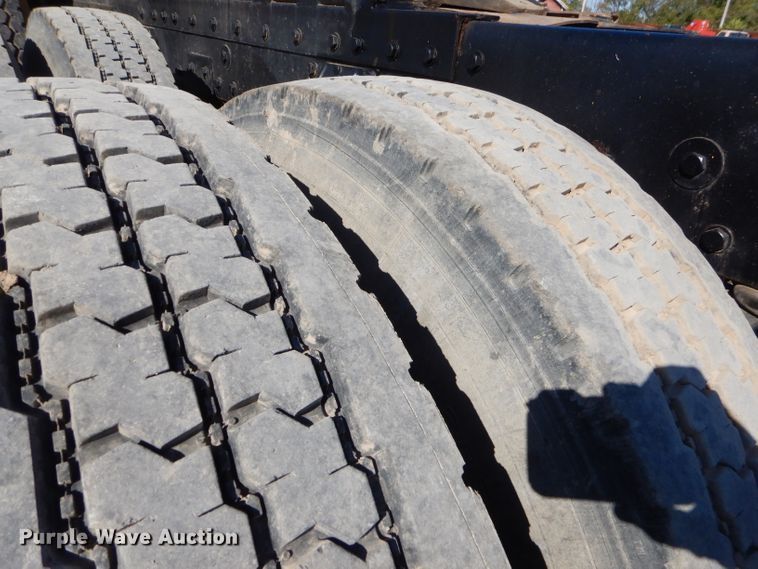 image for item EY9489 1994 Peterbilt 378 semi truck