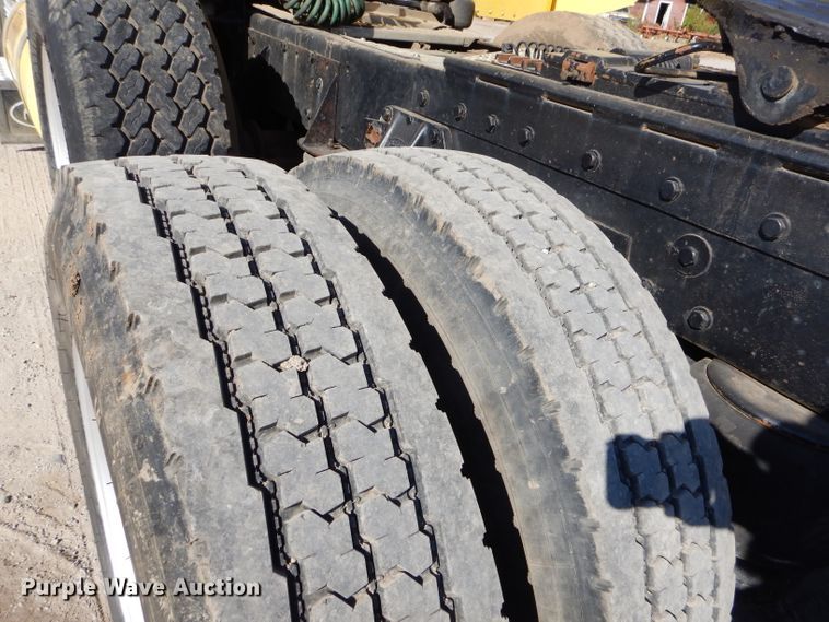 image for item EY9489 1994 Peterbilt 378 semi truck