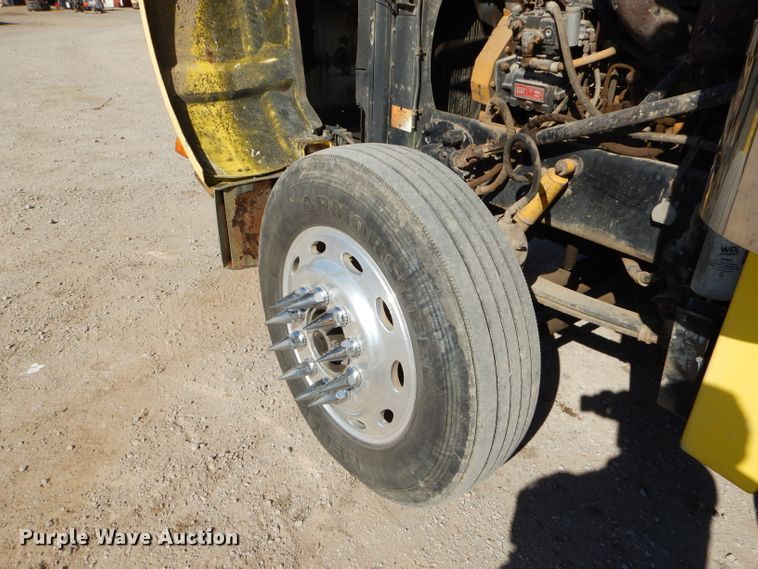 image for item EY9489 1994 Peterbilt 378 semi truck