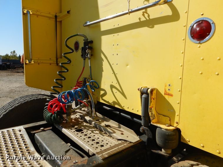 image for item EY9489 1994 Peterbilt 378 semi truck