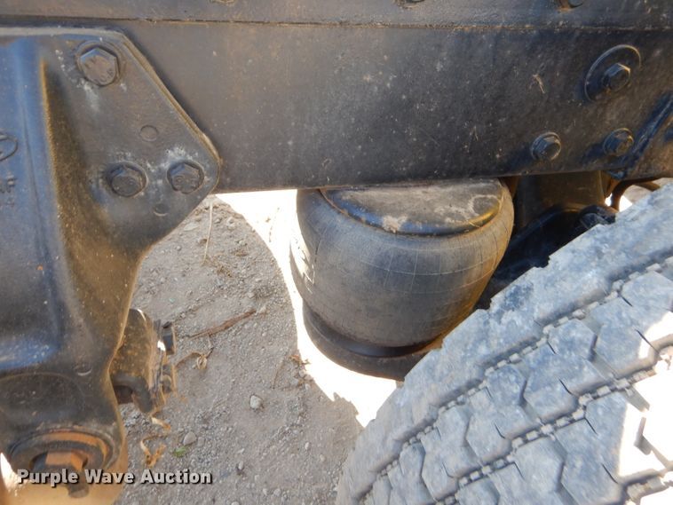 image for item EY9489 1994 Peterbilt 378 semi truck