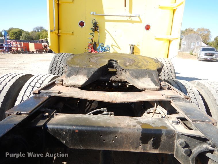 image for item EY9489 1994 Peterbilt 378 semi truck