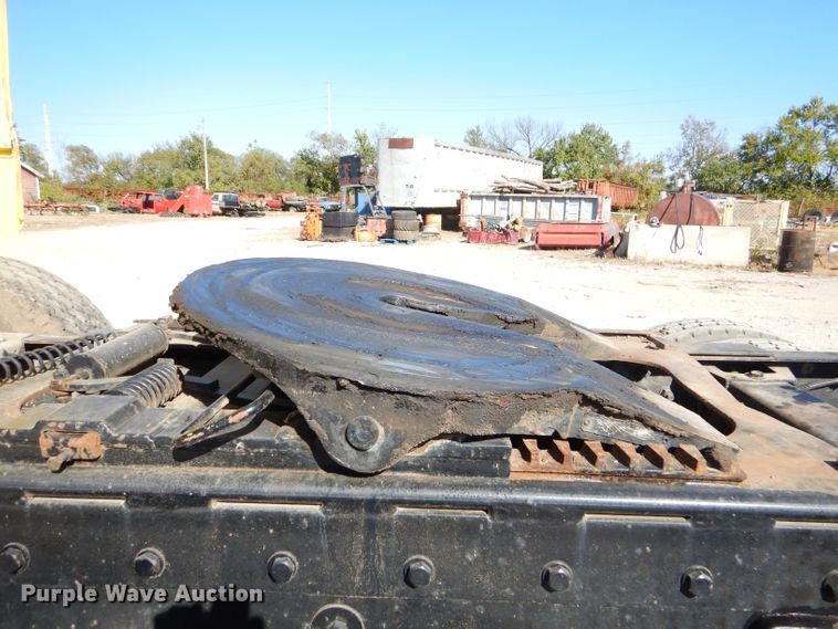 image for item EY9489 1994 Peterbilt 378 semi truck