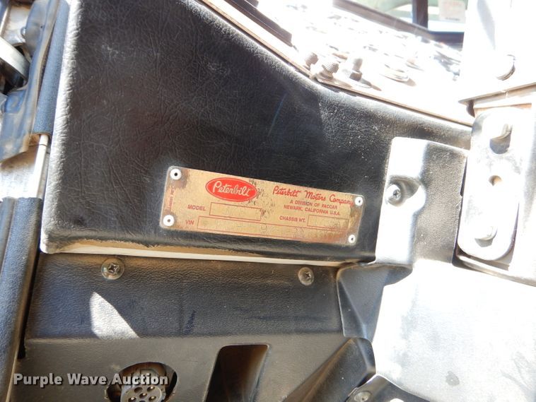 image for item EY9489 1994 Peterbilt 378 semi truck