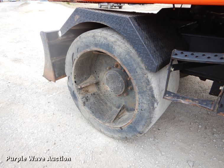 image for item EY9490 1999 Daewoo Solar 170W-III rubber tire excavator