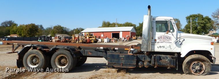 image for item EY9492 1988 International F2575 roll-off container truck