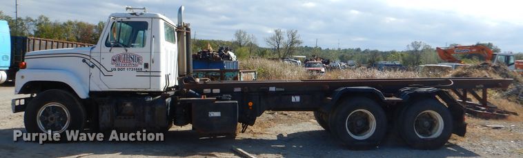image for item EY9492 1988 International F2575 roll-off container truck