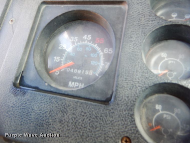 image for item EY9492 1988 International F2575 roll-off container truck