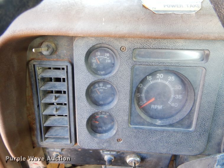 image for item EY9492 1988 International F2575 roll-off container truck