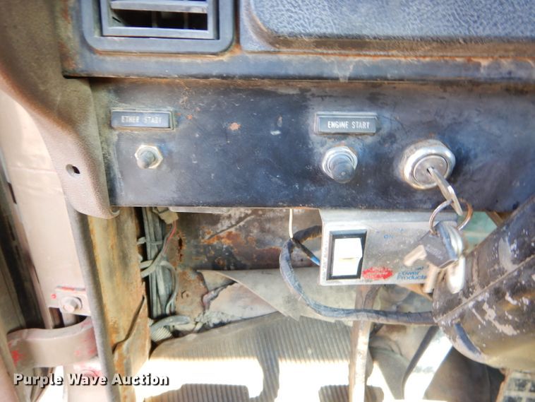 image for item EY9492 1988 International F2575 roll-off container truck