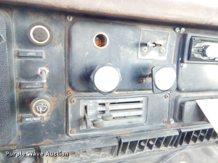 image for item EY9492 1988 International F2575 roll-off container truck