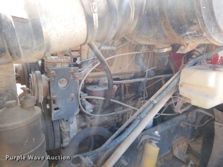 image for item EY9492 1988 International F2575 roll-off container truck