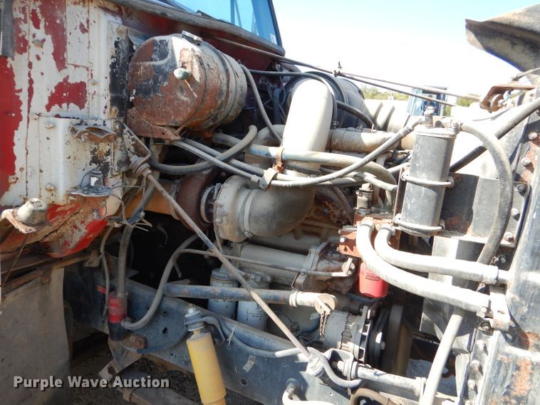 image for item EY9492 1988 International F2575 roll-off container truck