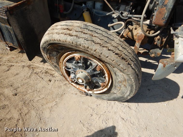 image for item EY9492 1988 International F2575 roll-off container truck