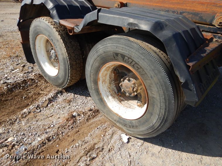 image for item EY9492 1988 International F2575 roll-off container truck